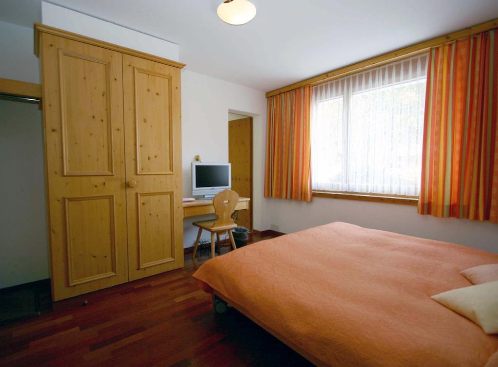 Hotel Poestli Maloja Oda fotoğraf