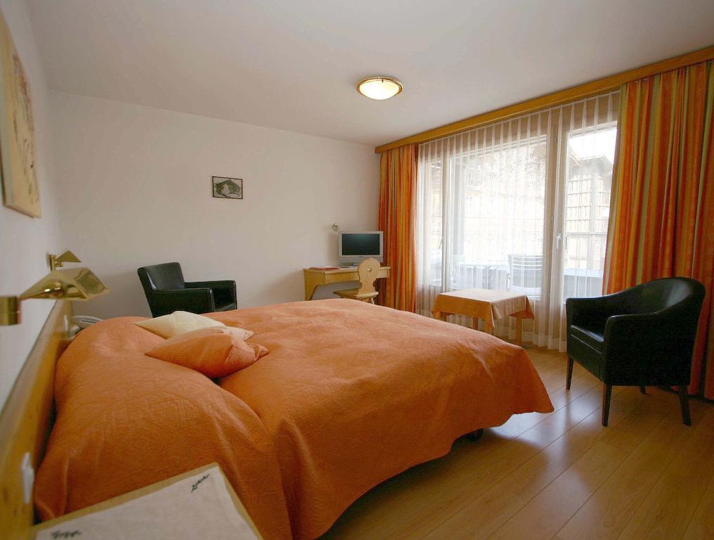 Hotel Poestli Maloja Oda fotoğraf