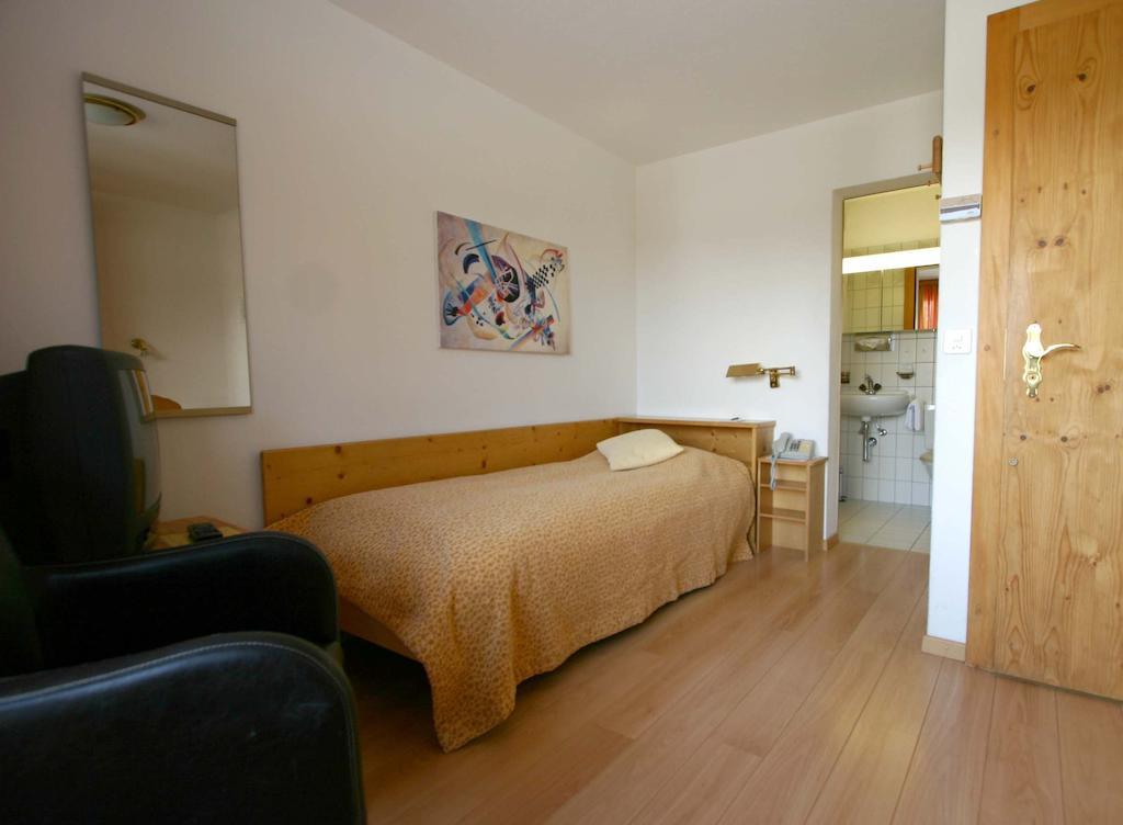 Hotel Poestli Maloja Oda fotoğraf